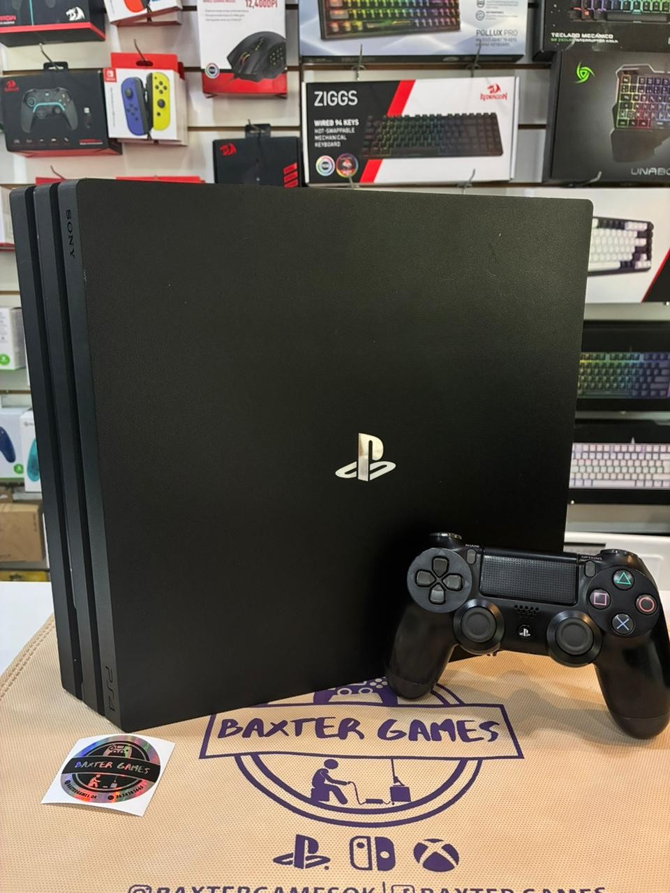 Consola PS4 Pro 1TB + 1 Joystick